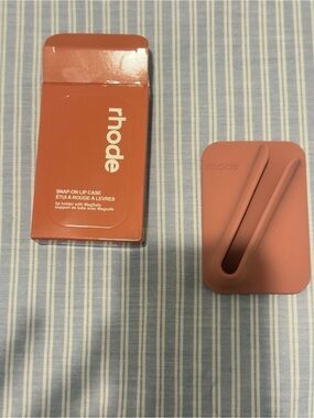 RHODE Silicone Snap-On Lip Case in Dusty Pink